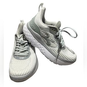 GDEFY XLR8 Run Verso Cloud in Women’s Size 6. Excellent Unused Condition
